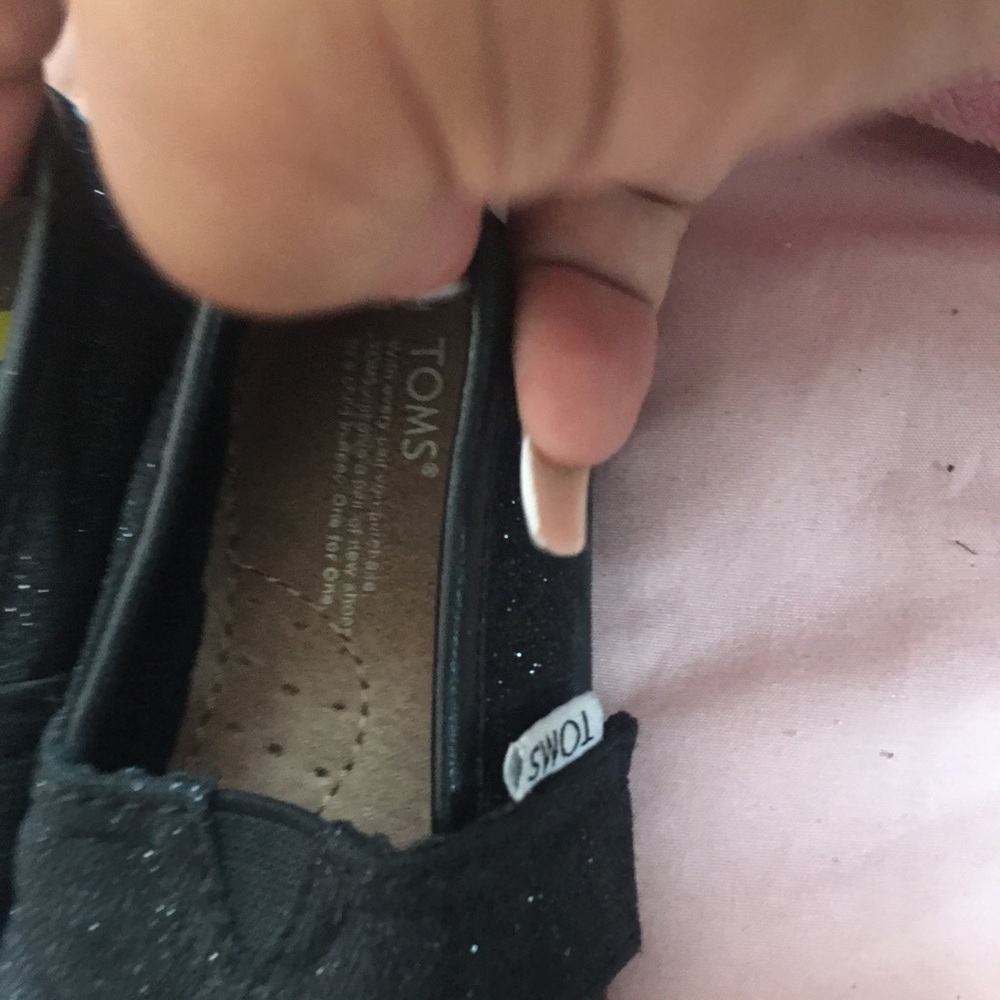 TOMS - Picture 2 of 4